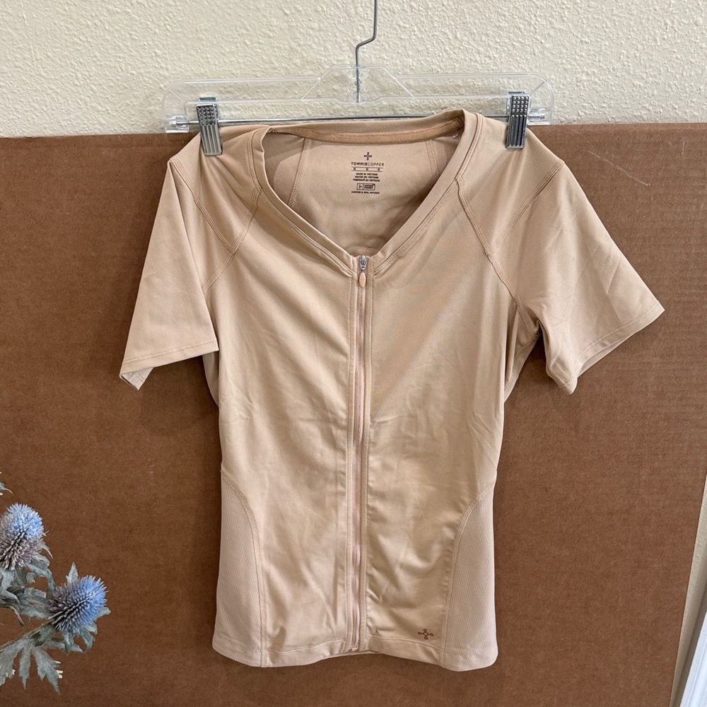 Tommie Copper Compression Back Support Front Zipper Znergy Top Sz M NWOT